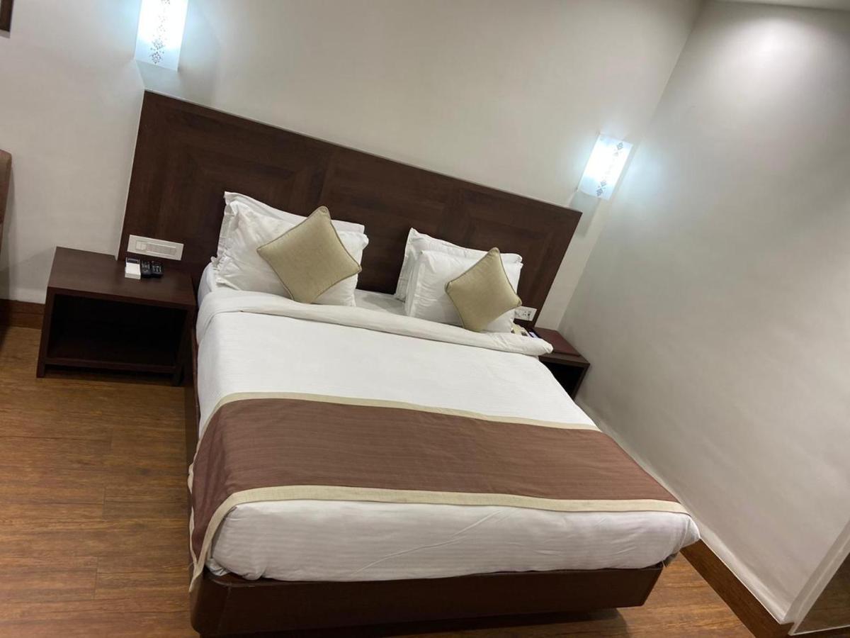 Chryso Hotels Pvt Ltd Anklesvar Esterno foto